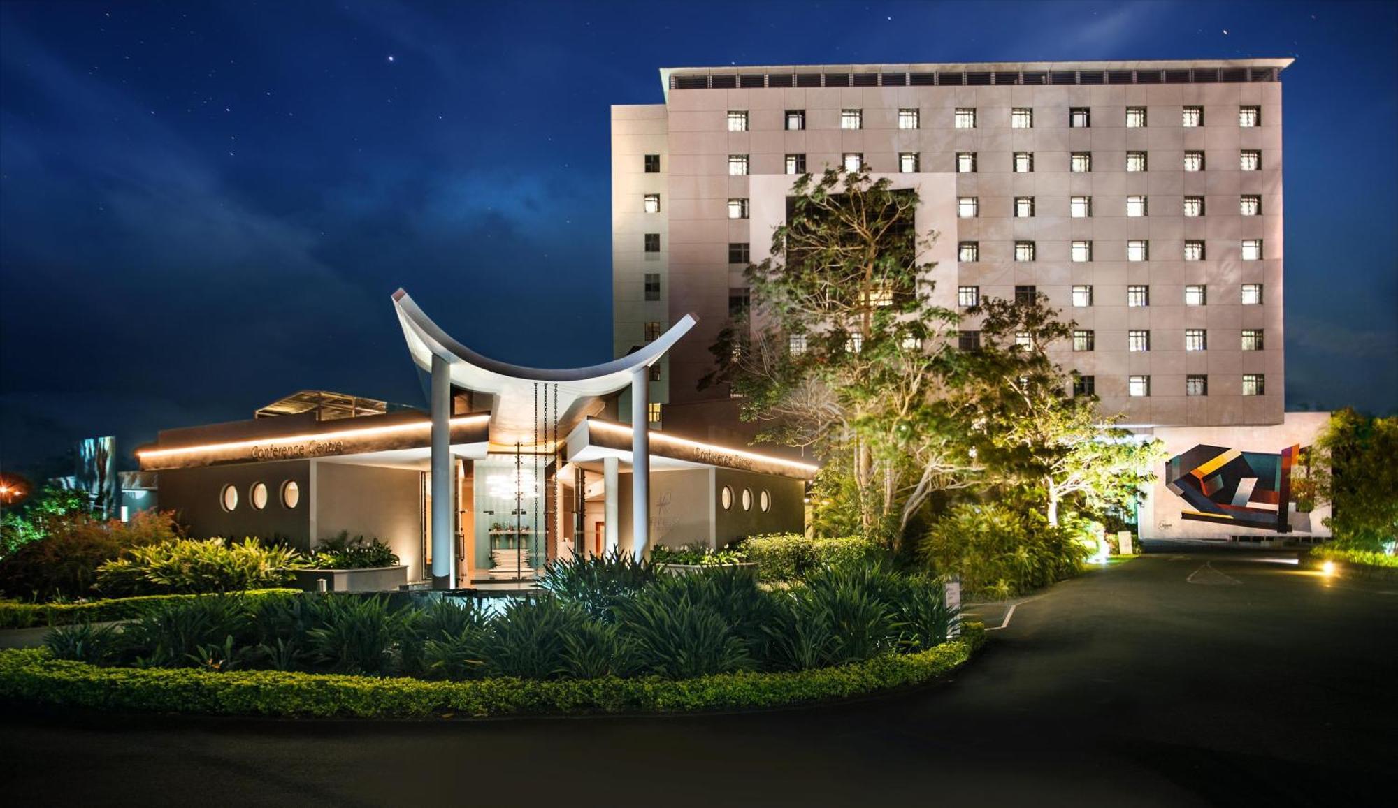 Hennessy Park Hotel Quatre Bornes Esterno foto